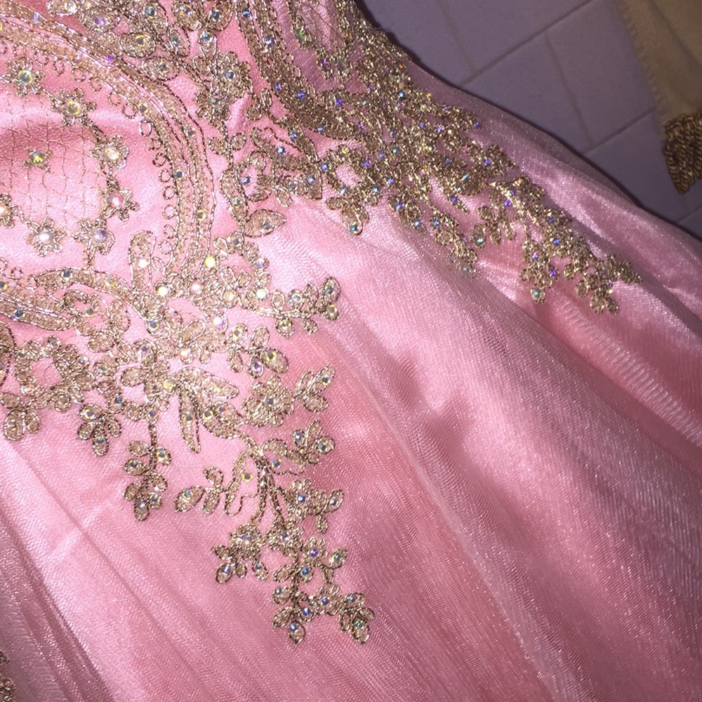 🌸🌷PROM DRESS - Picture 3 of 3